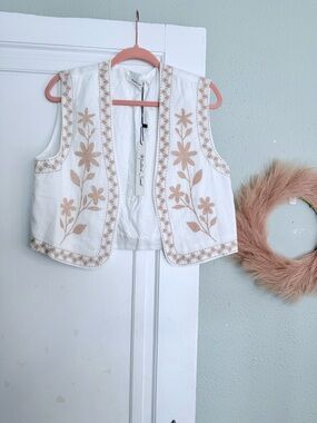 Embroidered White Cotton Vest with Beige Floral Trim